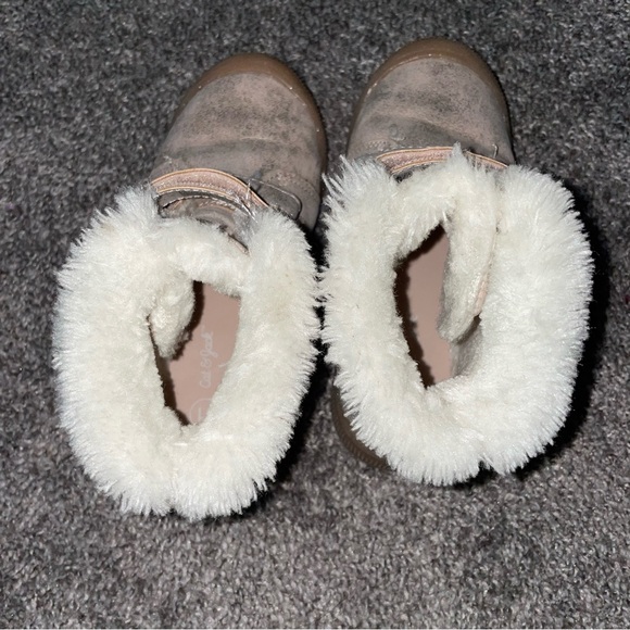 🩷 Rose gold SHIMMER Cat & Jack Velcro adjustable boots🩷 - Picture 2 of 7